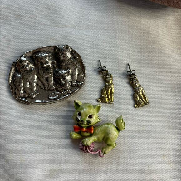 Lot of 3 Vintage Kitty Cat Brooches & Pair of Earrings Cat Lover Kitten - Picture 1 of 9
